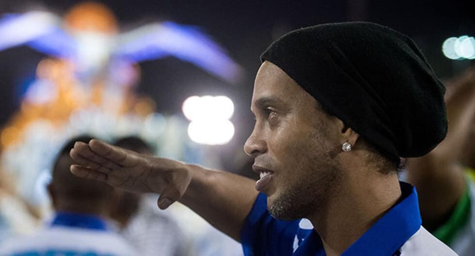 Ronaldinho tomó una decisión algo peligrosa. (Foto: Getty Images)