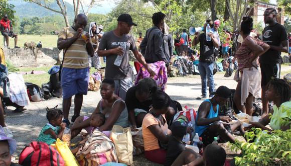 Migrantes centroamericanos descansan durante una caravana hoy, en el municipio de Escuintla, estado de Chiapas (México). (Foto: EFE/ Juan Manuel Blanco).