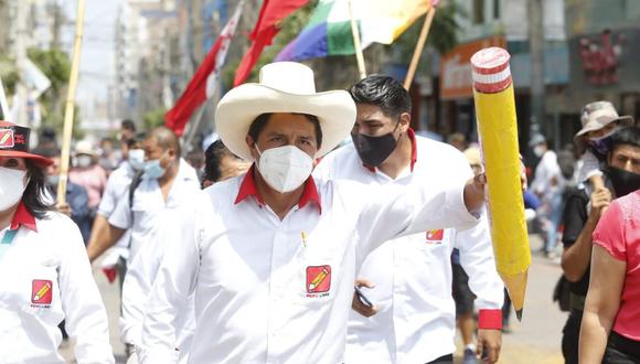 "Tanto en el discurso programático de Perú Libre como en las entrevistas que conceden en estos días a los medios los congresistas virtualmente electos de esa organización es posible distinguir nítidas amenazas a la institucionalidad democrática en el país que debemos señalar".