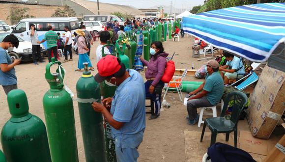 "Su importación y la de equipos de concentración de oxígeno doméstico –que serían la solución a la cantidad de gente que se enferma y muere en sus hogares– solo puede ser realizada por droguerías certificadas por la Digemid que, además, debe aprobar cada importación". (Foto: Hugo Curotto / GEC)