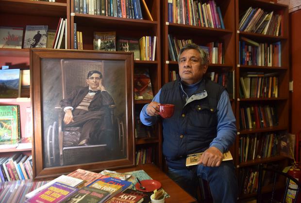 Benjamín Corzo from Contracultura Bookstore.  (Photo: Javier Zapata)