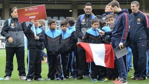 Niños escolares peruanos visitaron sede del Barcelona