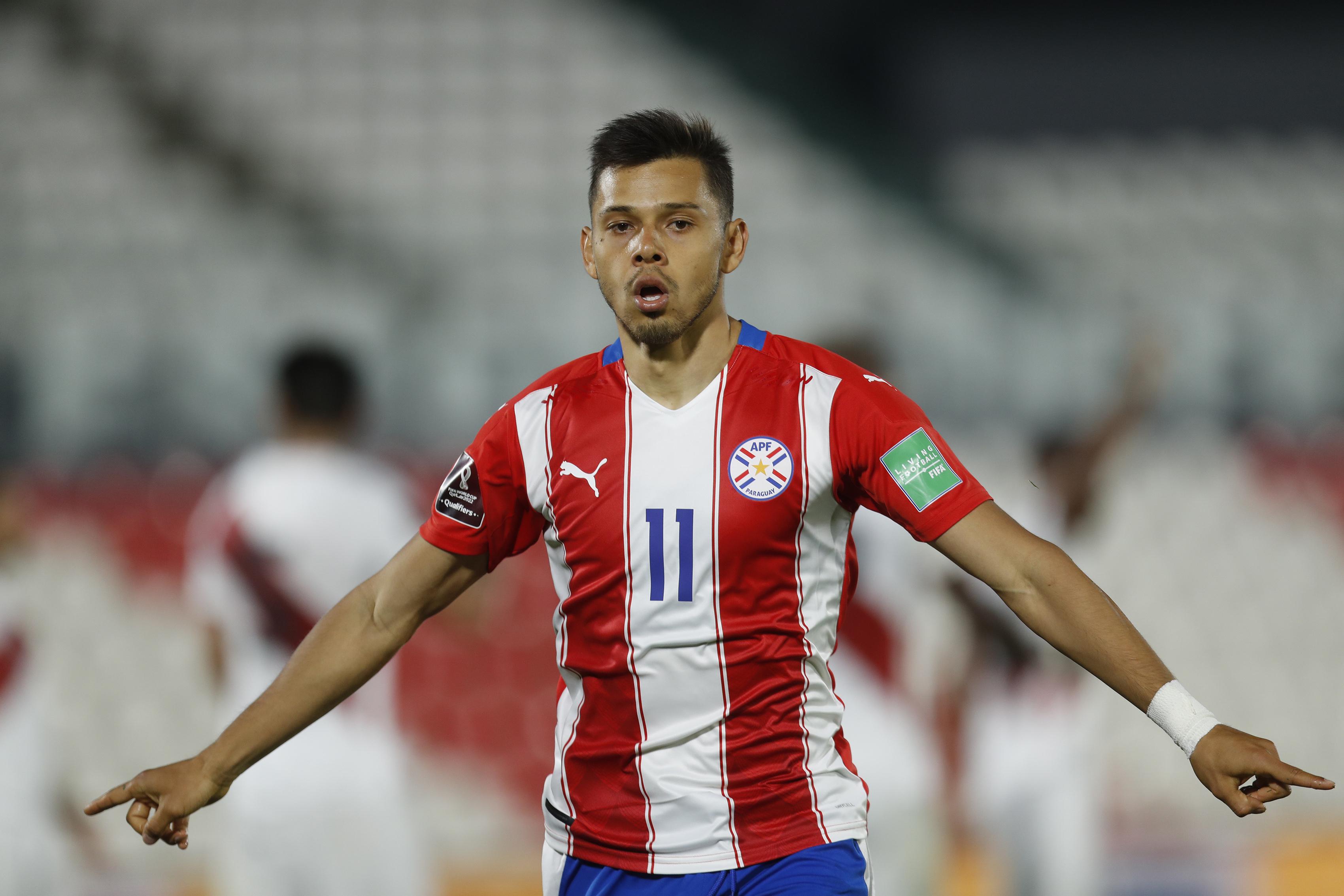 Ángel Romero convirtió el 2-1 a favor de Paraguay frente a la selección peruana