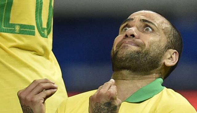 Dani Alves señala que mensaje que publicó en Instagram no tenía relación con la selección peruana. (Foto: AFP)