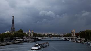 Un avión militar que rompió la barrera del sonido provocó susto en vecinos de París