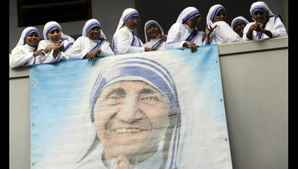 La India sale en defensa de la Madre Teresa de Calcuta