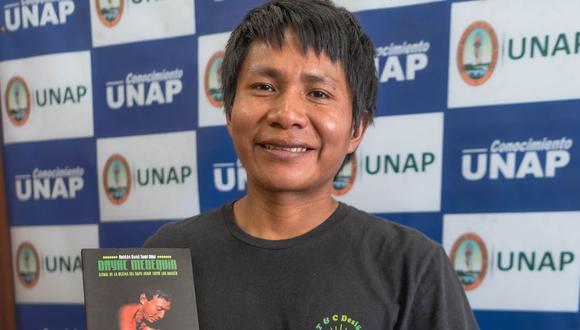 Tumi, licenciado en Antropología Social por parte de la Universidad Nacional de la Amazonía Peruana, reúne en este texto parte de la investigación desarrollada para la sustentación de su tesis. (Chirapaq)