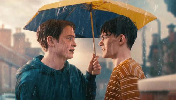 Kit Connor (Nick) y Joe Locke (Charlie) protagonizan "Heartstopper", drama adolescente británico de Netflix.