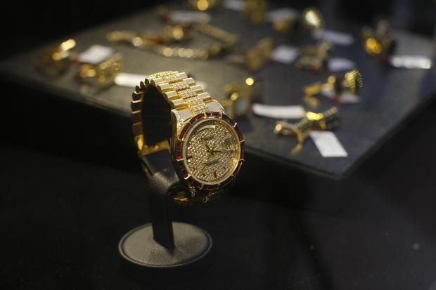 Rolex de oro con diamantes y rubíes incrustados. Se subastó en S/ 33.600.