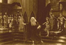 Cecil B. DeMille rodando 'Los diez mandamientos' en 1923 