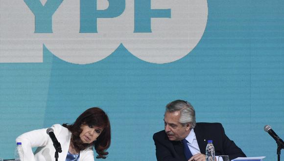 La vicepresidenta de Argentina, Cristina Fernández, junto al presidente, Alberto Fernández. AP