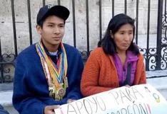 Arequipa: joven ajedrecista vende caramelos y escarapelas junto a su madre para viajar a torneo sudamericano