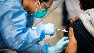 Nueva York registra una demanda récord de vacunas contra el coronavirus tras ampliar los criterios 