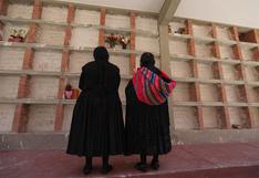 Familiares de muertos por coronavirus en La Paz visitan nichos por primera vez | FOTOS