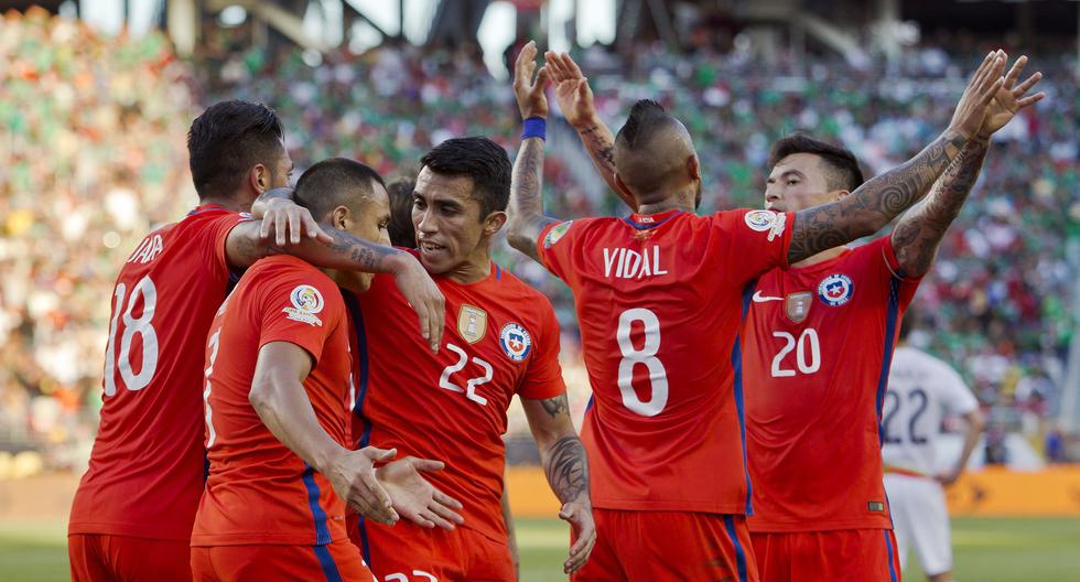 Juan Antonio Pizzi calentó el partido Ecuador vs Chile por las Eliminatorias. (Foto: Getty Images)