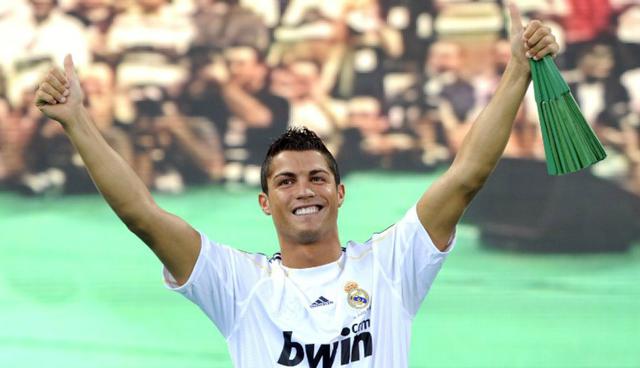 Cristiano Ronaldo pasó del Manchester United al Real Madrid por una cifra de 94 millones de euros. (Foto: AFP)