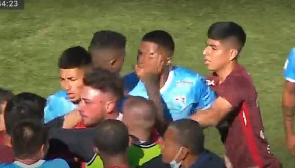 Universitario vs ADT: jugadores se enfrentaron en fuerte gresca | Foto: captura