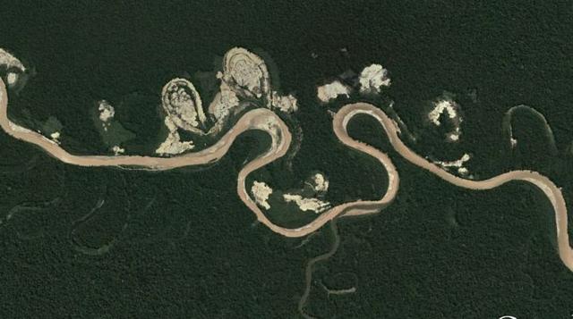 Así se ve la selva depredada por mineros desde el espacio - 7