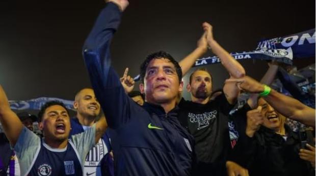 Chicho Salas fue el último técnico en la era del Fondo Blanquiazul presidida por Gonzales Posada. (Foto: Alianza Lima)