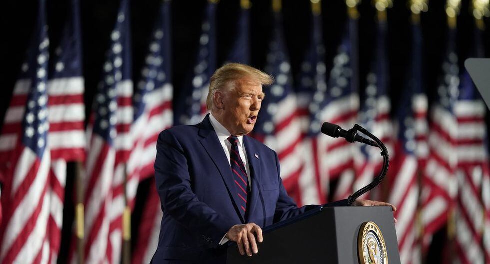 El presidente Donald Trump habla desde el Jardín Sur de la Casa Blanca el cuarto día de la Convención Nacional Republicana, el jueves 27 de agosto de 2020 en Washington. (Foto AP / Alex Brandon).