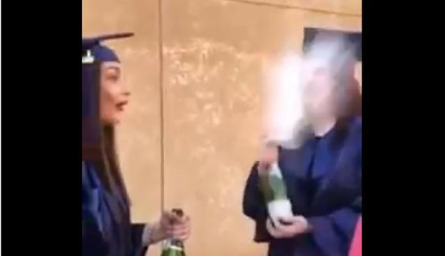 Unas chicas recién graduadas protagonizan un divertido viral de YouTube. (Captura)
