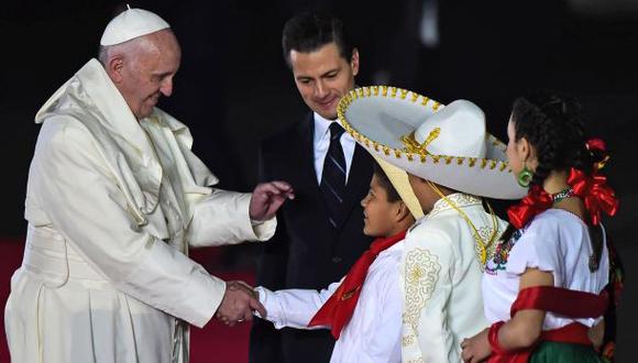 México recibió al papa Francisco con mariachis y baile