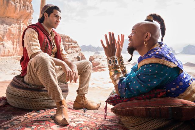 Aladdin (Mena Massoud) y el Genio de la Lámpara (Will Smith)