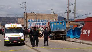 Volquete chocó contra vehículos y casa: 3 muertos y 11 heridos