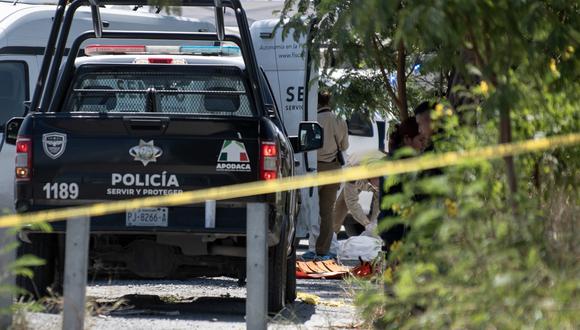 Peritos forenses de la fiscalía de el estado de Nuevo León trabajan en la zona donde aparecieron restos humanos, en el municipio de San Nicolás el estado de Nuevo León, México, el 26 de septiembre de 2023. (Foto de Miguel Sierra / EFE)