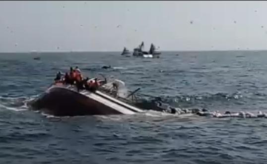 Áncash: 13 pescadores salvan de morir tras naufragio de embarcación | VIDEO
