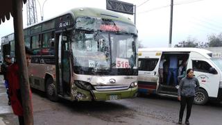 Veinte heridos por choque de dos buses del corredor verde sin autorización | #NoTePases