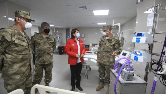 La titular del Minsa visitó el Hospital Naval. (Foto: Minsa)