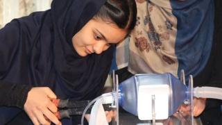 Las “Soñadoras afganas”, el equipo adolescente de robótica que recibió asilo en México
