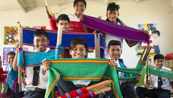 Alumnos del poblado de Huaca de Barro. La igualdad de género es otro de los objetivos del curso. (Foto: Luis Miranda)