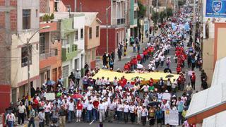 Tacna: alcalde marchó junto a opositores a proyecto minero Pucamarca