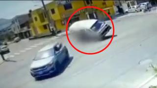 Santa Anita: chofer y cobrador de combi se dan a la fuga después que su unidad se volcara con pasajeros | VIDEO 