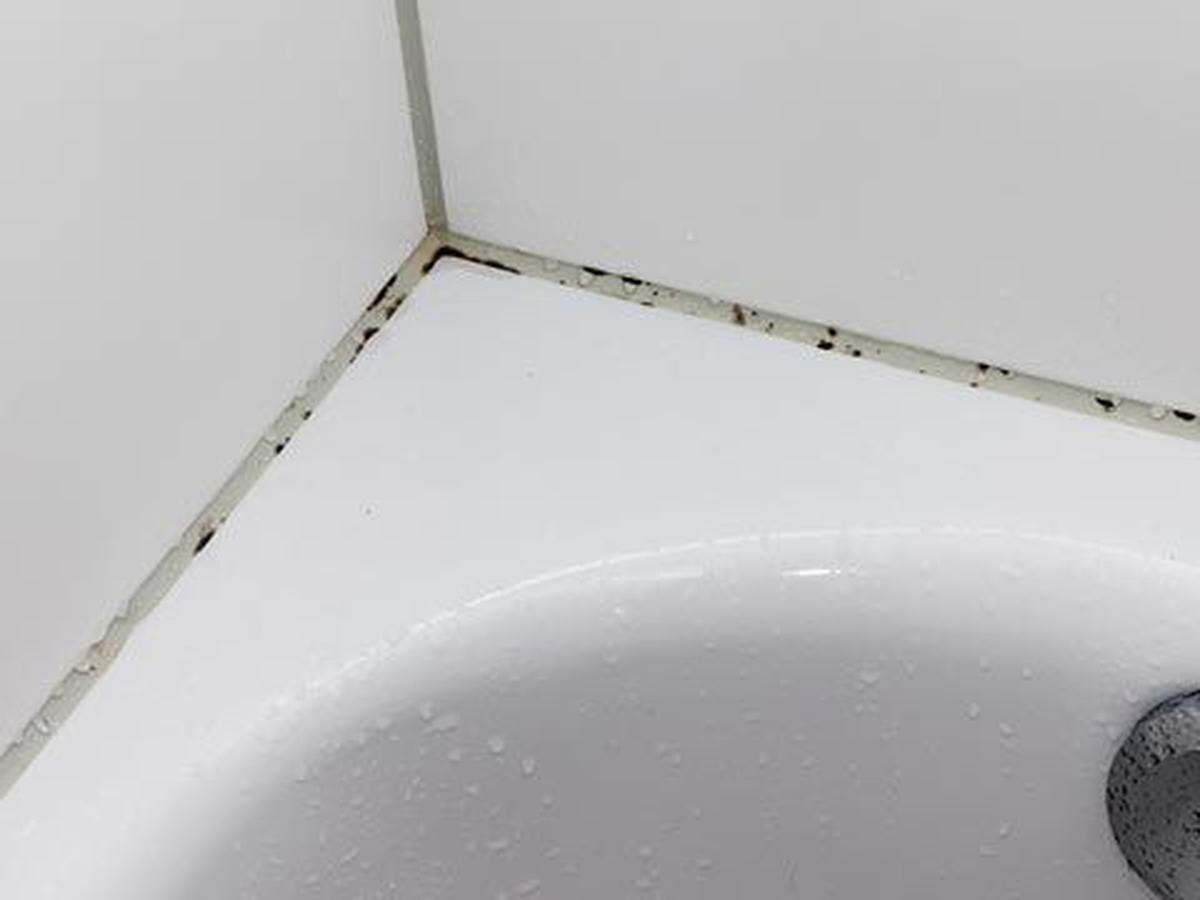 Utiliza este sencillo truco para quitar el moho de las siliconas del baño