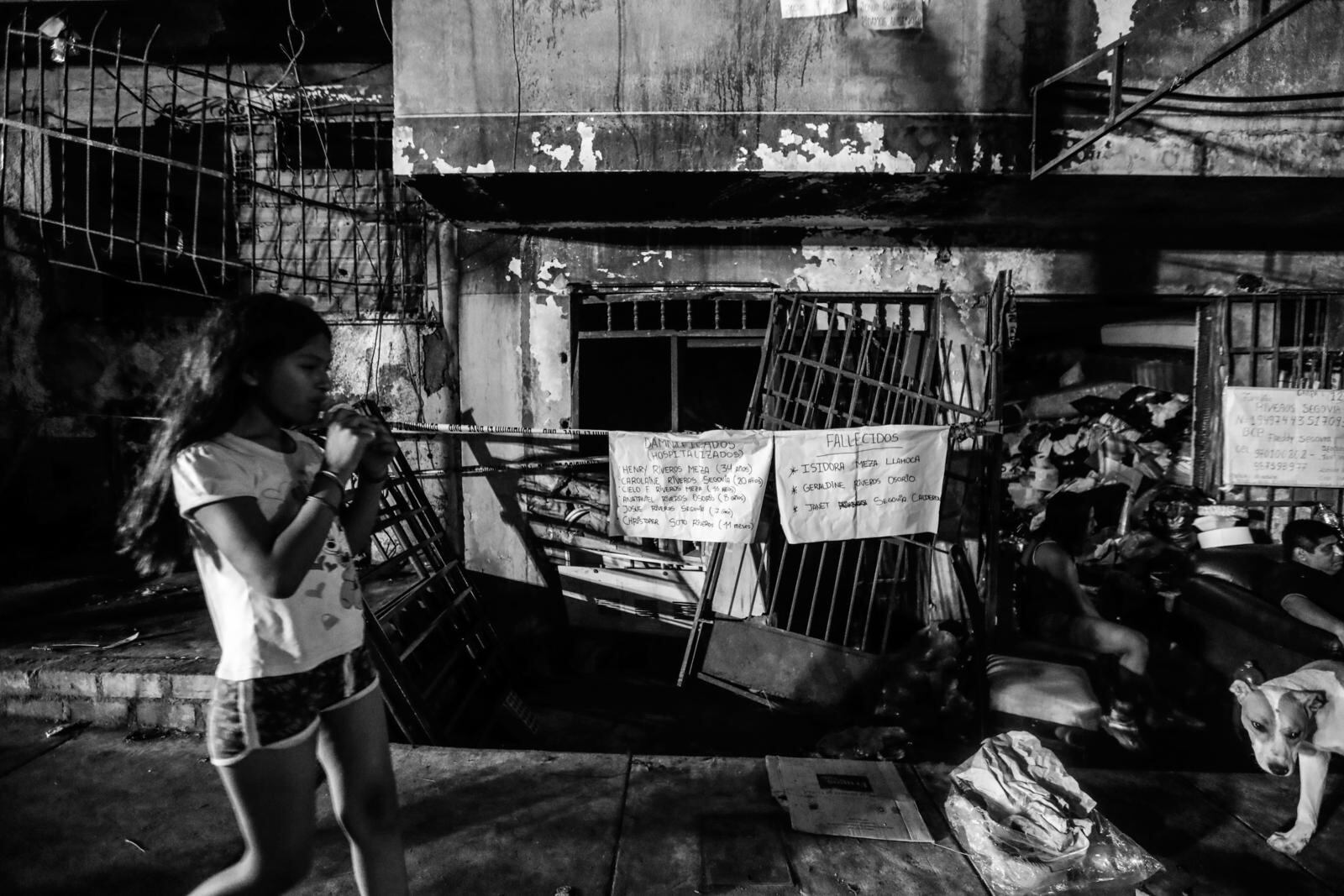 El olor a quemado y las paredes con hollín son las consecuencias palpables tras el incendio ocurrido en este barrio de Villa El Salvador.(Foto: Hugo Pérez)