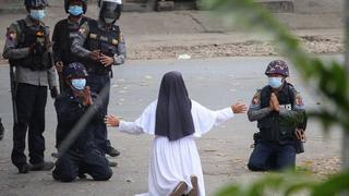 “Mátenme a mí”: la valiente monja que encaró a los militares en medio de la represión en Myanmar