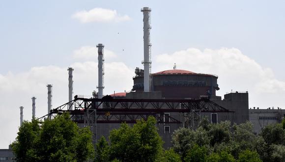 Una vista de la planta de energía nuclear Zaporizhzhia controlada por Rusia en el sur de Ucrania, el 15 de junio de 2023. (Foto de Olga MALTSEVA / AFP)
