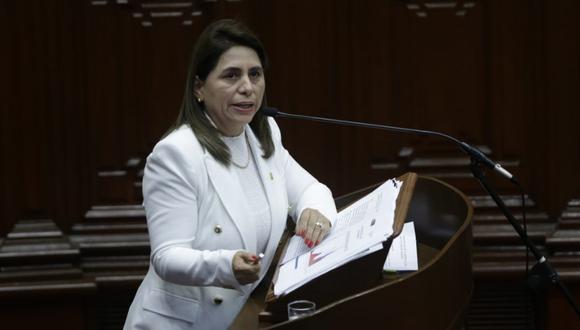 La ministra de Salud, Rosa Gutiérrez, se presentó ante el Congreso de la República (Foto: GEC).
