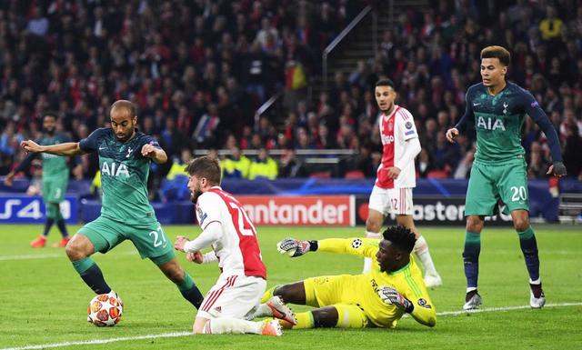 Moura empata el encuentro en Ámsterdam, pero aún no logra igualar el marcador global. (Foto: EFE)