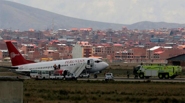 "Han empezado a caerse los paneles del avión, encima de las personas, especialmente del lado derecho. Toda la gente se asustó", recordó una pasajera de Peruvian Airlines en Bolivia.