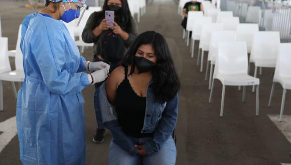 Actualmente se viene vacunando a la población a partir de 12 años a más en Lima, Callao y algunas regiones del país. | Fotos: Julio Reaño/@Photo.ge