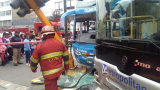 Metropolitano: choque con bus turístico deja nueve heridos en el centro de Lima