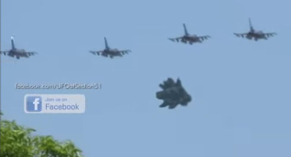 4 jets estadounidenses escoltando a un OVNI.
