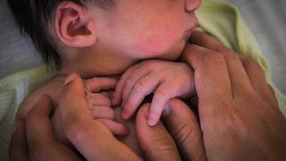 Bebé de 2 meses murió por complicaciones asociadas al coronavirus en EE.UU.