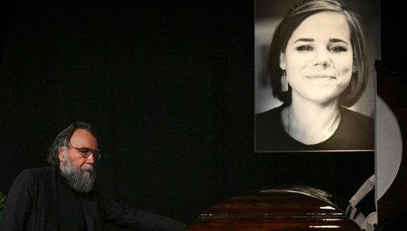 El ideólogo ruso Alexander Dugin asiste a una ceremonia de despedida de su hija Daria Dugina, quien murió en un atentado. (Kirill KUDRYAVTSEV / AFP).
