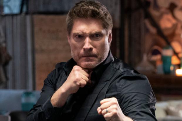 Mike Barnes, interpretado por Sean Kanan, aparece en "Cobra Kai" (Foto: Netflix)