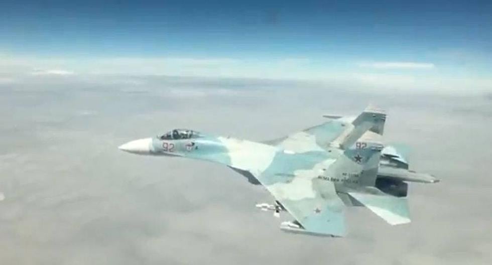 Su-27 intercepta a bombarderos de USA. (Foto: "Combat Aircraft / YouTube":https://www.youtube.com/watch?v=vS8TulVjzwo )